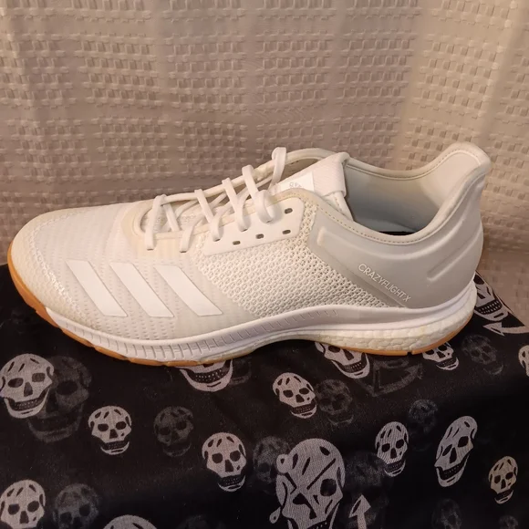 Mens Adidas Athletic shoes - Picture 2 of 12